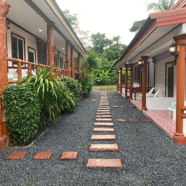 Arya Bungalow, hotel in Phra Ae beach