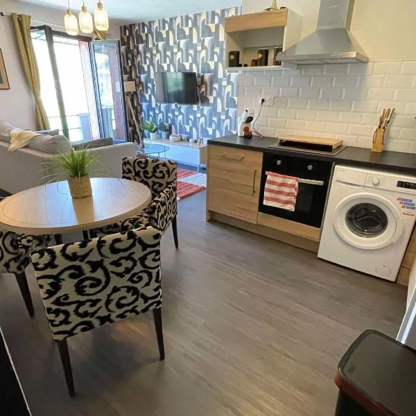 Appartement t2 foirail étage, hotel in Espalion
