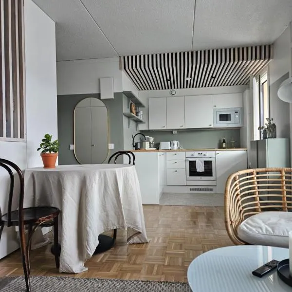 Kodikas juuri remontoitu yksiö keskustassa, hotel in Hämeenlinna