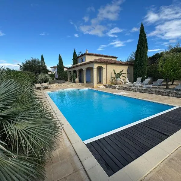 Villa 8 personnes avec piscine et climatisation - Les Amandiers, hôtel à Saint-Laurent-de-la-Cabrerisse
