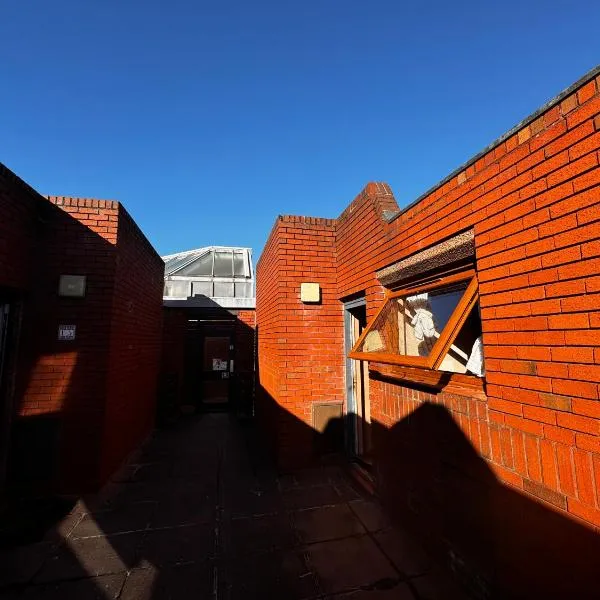 Two-bedroom flat Close to Uni & shopping center with free parking, hotel in Canley