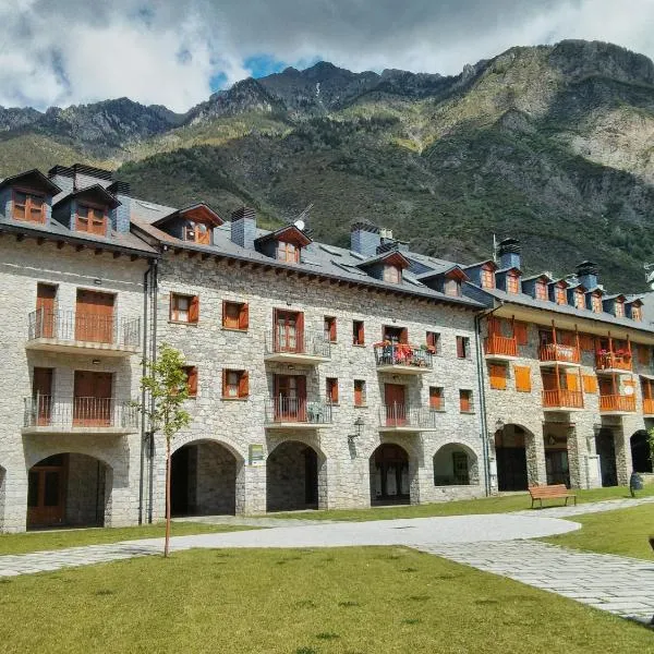 Apartamento Lamatriz Dequin Edificio Sayo 8, hotel v destinácii Benasque