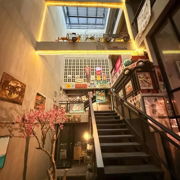 Labkoff cafe and Hostel, hotel v destinaci Kanchanaburi