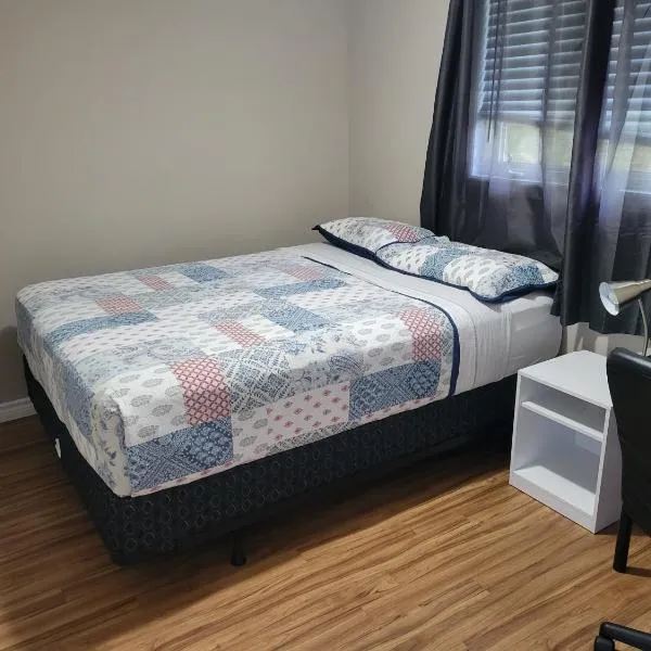 Comfy Rooms Stay - Unit 1, hotel v destinaci Kingston