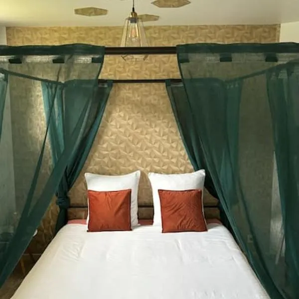 Love room or et rouge, hotel em Airan