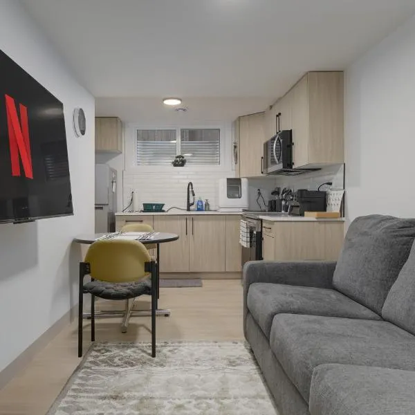 Modern Suite by Royal Alexandra Hospital l Free Parking WiFi Netflix, hôtel à Edmonton