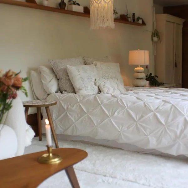 Enchanted Waterfall Sanctuary, hotel in Mill Valley