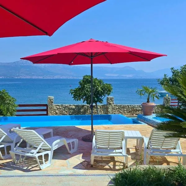 Beachfront Villa Ciovka, khách sạn ở Slatine