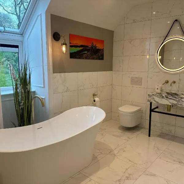 Somerled House Suites, hotel in Portree