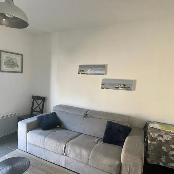 Studio, hotel in Cancale