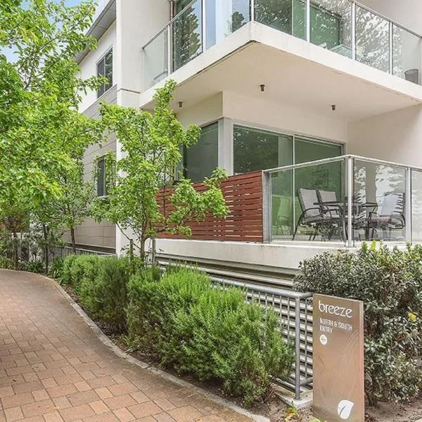 Breeze Beachfront Apartment, hotel in Victor Harbor