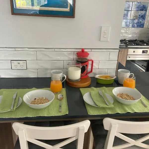 Anglers Adventure Paradise Cabin BNB Wifi Parking, hotel in Turangi