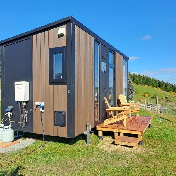 Bruce Farm Alpaca Cabin 1 by Tiny Away, hotel v destinaci Balclutha