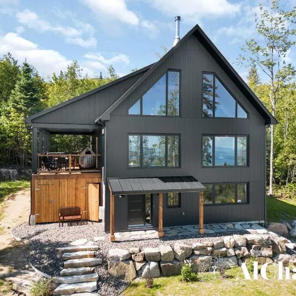 Shack saison - vue sur le fleuve avec spa, hotel v destinaci Petite-Rivière-Saint-Francois
