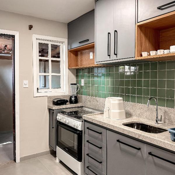Casas com 2 ou 3 suítes (todas com ar split), com internet privativa 300MBPSno Residencial Nazareth, localizado a aproximadamente 80m da praia de Taperapuã (Arena Axé moi), com piscina, sauna, portaria 24hrs - Foto 3