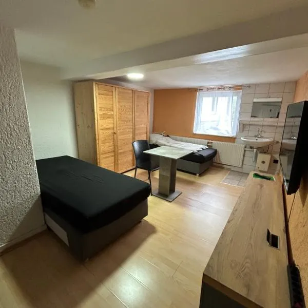 Einfache Schlafmöglichkeit mit Gemeinschaftsküche und Bad, hotel v destinaci Brombachtal