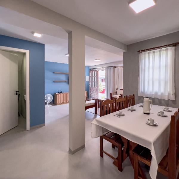 Casas com 2 ou 3 suítes (todas com ar split), com internet privativa 300MBPSno Residencial Nazareth, localizado a aproximadamente 80m da praia de Taperapuã (Arena Axé moi), com piscina, sauna, portaria 24hrs - Foto 5