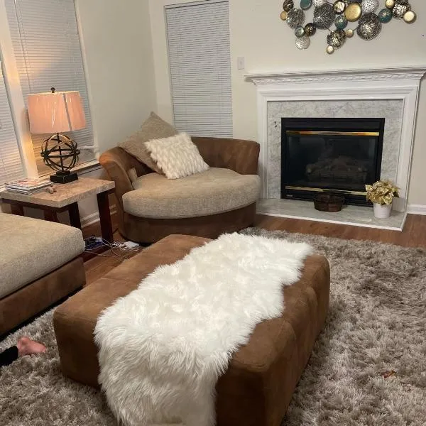 Charming Entire 3 Bedrooms House with AC and Wifi, hotel v destinaci Charlotte
