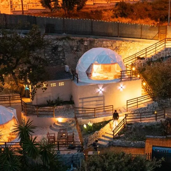 AAA View Private Terrace Outdoor Heated Hot Tub Family Fun, hotel v destinaci Badalona