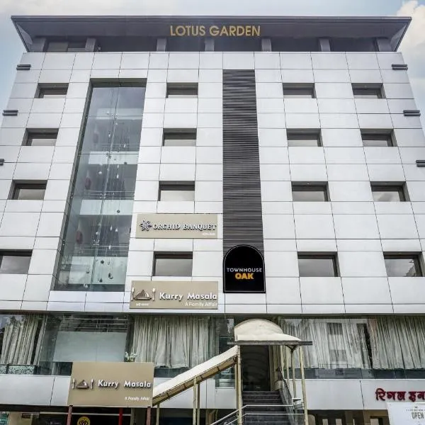 Super Townhouse OAK Regal Inn Near Sant Tukaram Nagar Metro Station, hotel i Pune