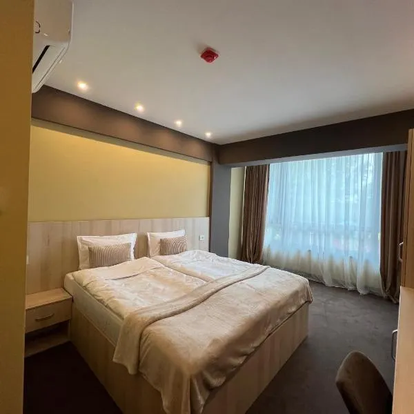 Hotel DAMAD, hotel v destinaci Smîrdan