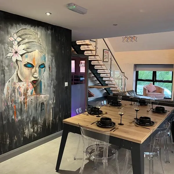 Luxury Hot Tub Jacuzzi & Sauna Apartment With Pool Table In Mid Ulster, hotel v destinaci Coalisland