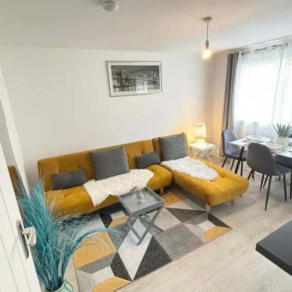 Cosy Modern Flat with garden、ロングブリッジのホテル