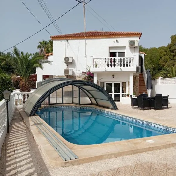 Villa Benucia family guest house, hotel v destinácii La Nucía
