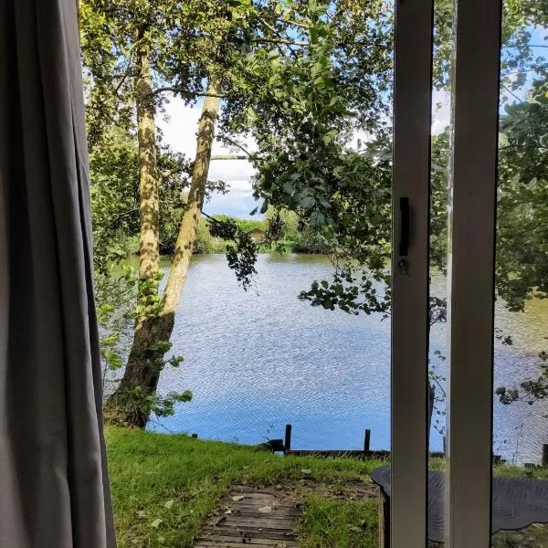 Huisje aan het water, hotel em Lichtervelde