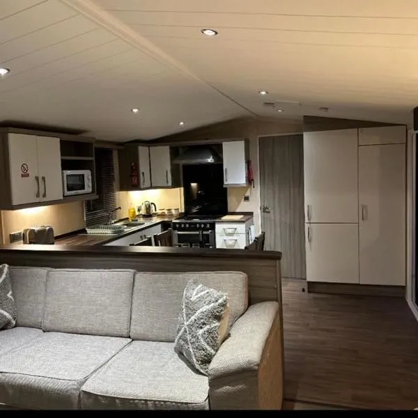 Luxurious 2 Bedroom Caravan, hotel v destinaci Longniddry