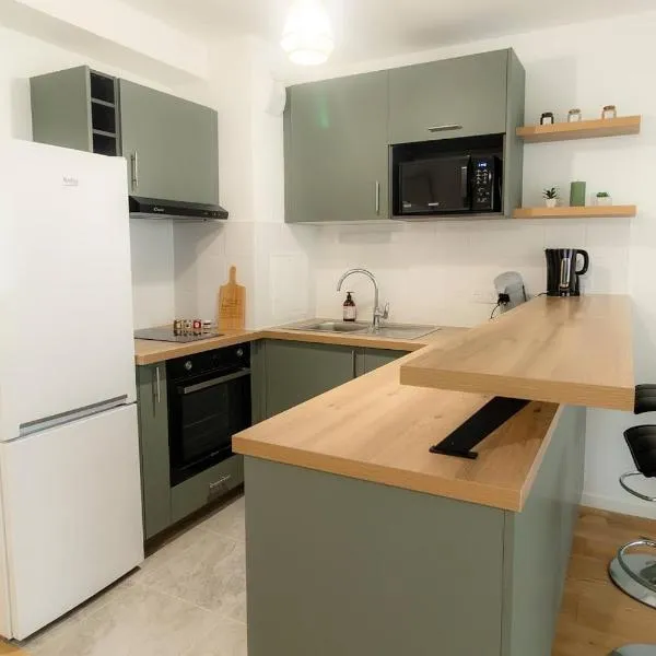 Appartement cosy 45 m2 avec terrasse, hotel v destinaci Gentilly