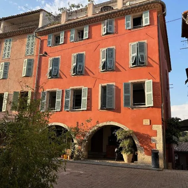 Biot - Place des Arcades – hotel w mieście Biot