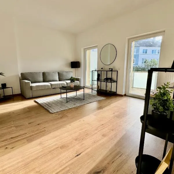 FeWo Palmtrees - Große und moderne 2 Zimmerwohnung mit Süd-West Balkon in Gladbeck-Mitte nähe Movie Park und Arena AufSchalke, hotel di Gladbeck