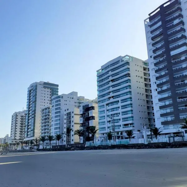 AP Padrão Pé na Areia Centro TOP TODO COM AR CONDICIONADO, hotel i Mongaguá