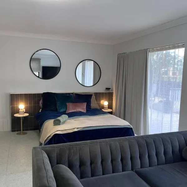 Sophisticated Spacious Self Contained Studio, hotel v destinaci Brisbane