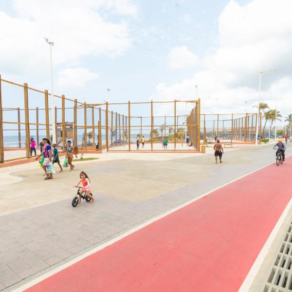 Luxo na Praia com Piscina, Ar e Garagem