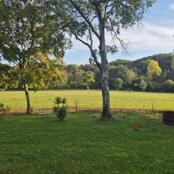 Marcart, sur le sentier du Miosson Saint Benoit, hotel em Saint-Benoît