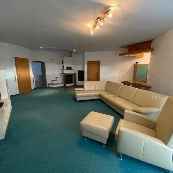 Monteurwohnung , 4 Schlafzimmer, 130qm, Balkon, einzige Wohneinheit im Haus, Parkplatz, hotel v destinaci Pocking