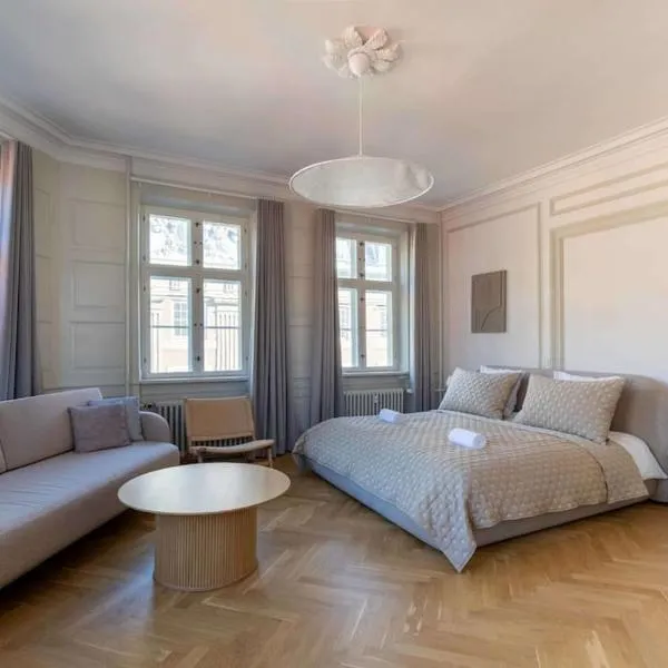 Spacious Apartment on Lively & Vibrant Street, khách sạn ở København