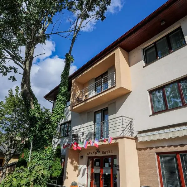 Grand Hotel Senica, Garni, hotel Szenicén