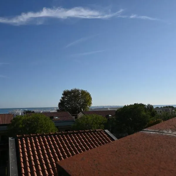 M328 - Marcelli, bilocale con vista mare – hotel w mieście Marcelli