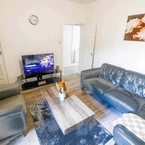 HOME IN NEATH or BRITON FERRY, ξενοδοχείο σε Briton Ferry