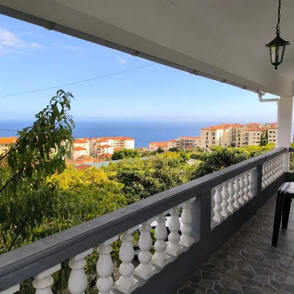 Mãe de Deus Sea View, hotel in Caniço