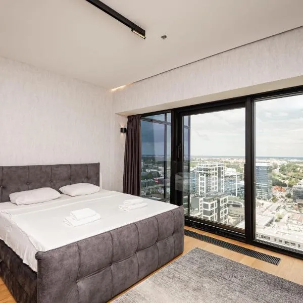 West Tower Luxury – hotel w mieście Fontana