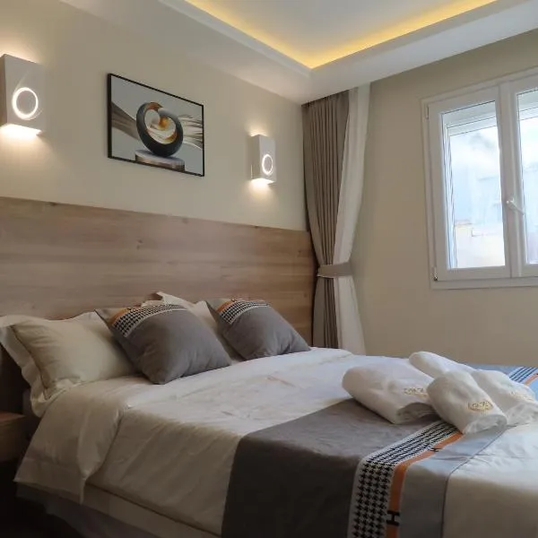 Chambre deux personnes avec salle de bain privative, hotel in Bondy