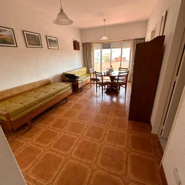 Monoambiente en Miramar, hotel in Miramar