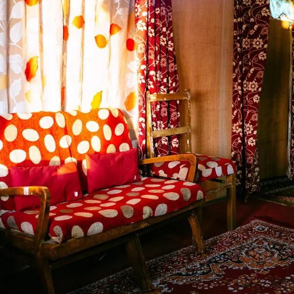 Veena Palace Group Of Houseboats, hotel v destinaci Šrínagar