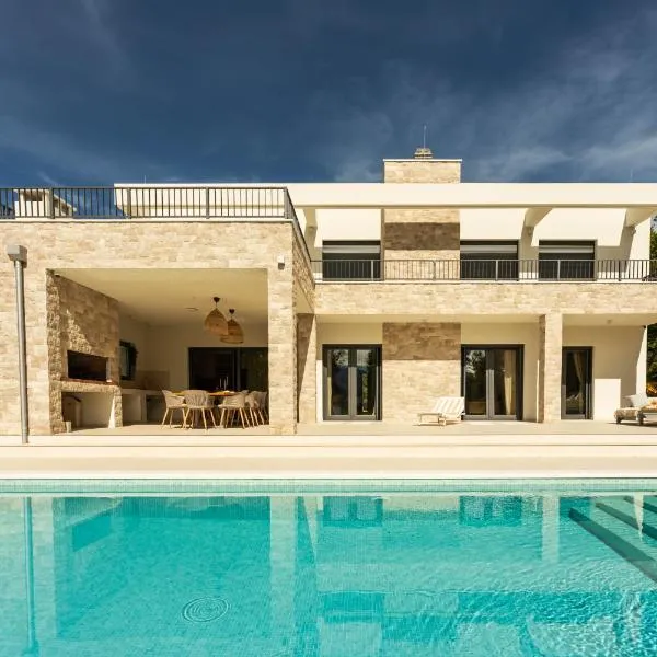 Villa Wellbeing Imotski Croatia heated pool , spa and ultimate privacy، فندق في Donji Proložac