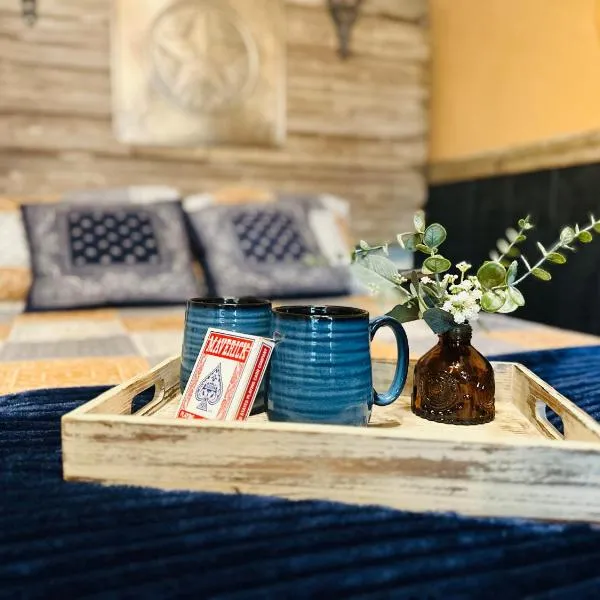 Acorn Hideaways Canton Rustic Old West Frontier Suite, hotel v destinaci Canton