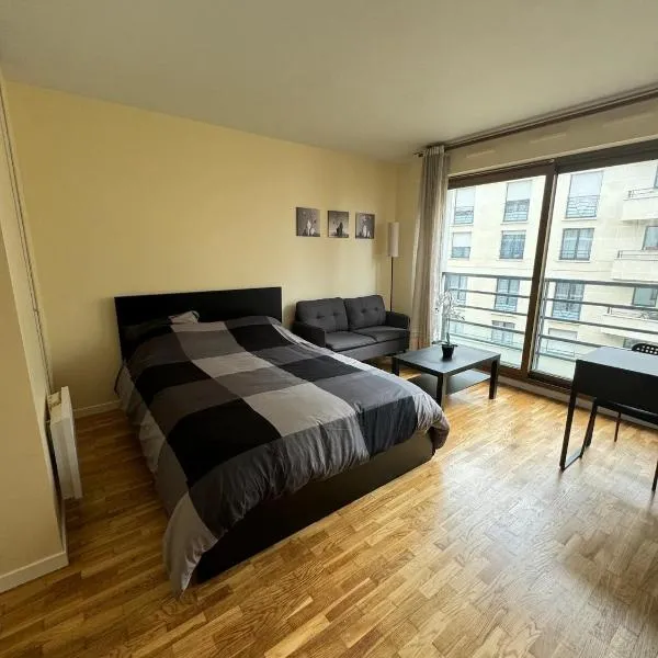 Studio neuf proche de Paris, ξενοδοχείο στο Issy-les-Moulineaux
